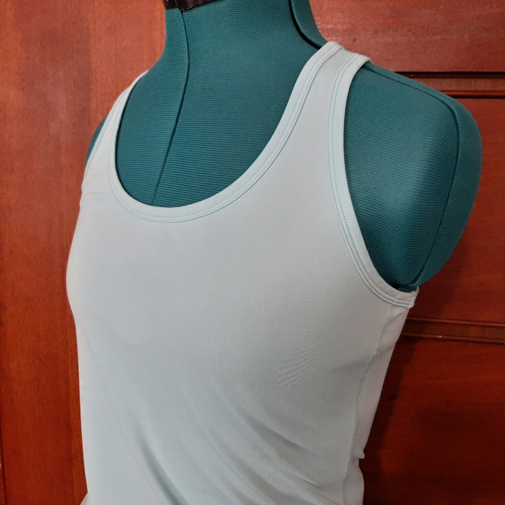 Yogalicious Light Baby Blue Scoop Neck Tank Top - small